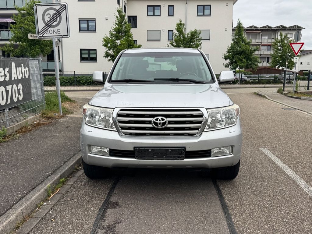Toyota Land Cruiser 200 TÜV NEU / V8 / 4X4