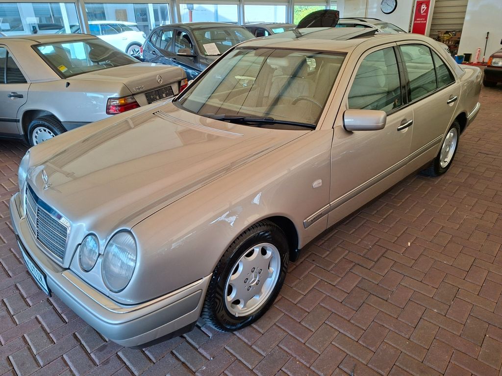 Bild des Angebotes Mercedes-Benz 230 E-Klasse Automatik 1.Hand Schiebedach