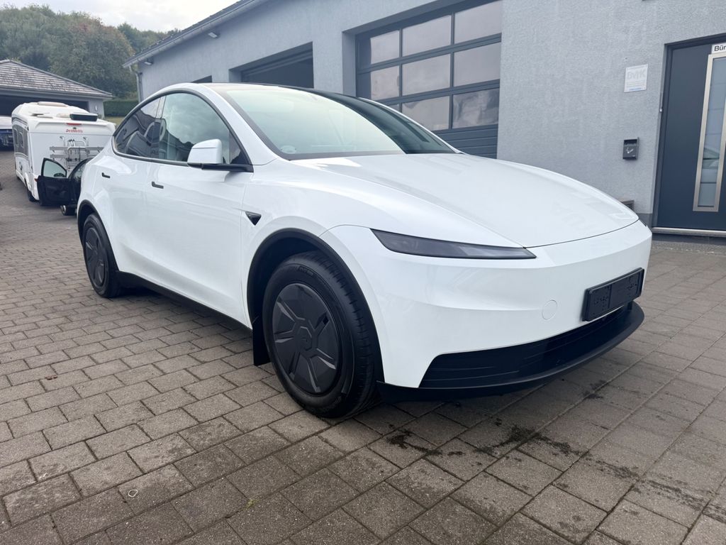 Tesla Model Y Standard RWD | *2026* |