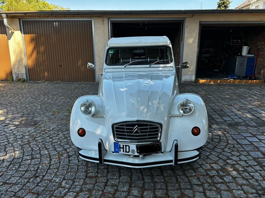 Citroën 2 CV6 Club weiss