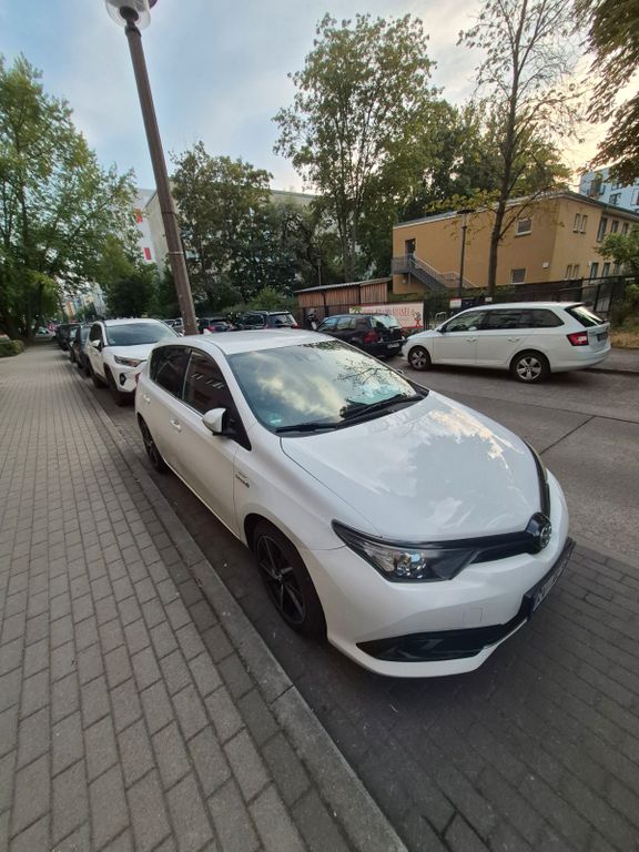 Toyota Auris Hybrid Team Deutschland 1,8-l-VVT-i Te...