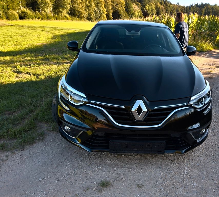 Bild des Angebotes Renault Megane TCe 140GPF  Limited Delux auf 8 Alufelgen