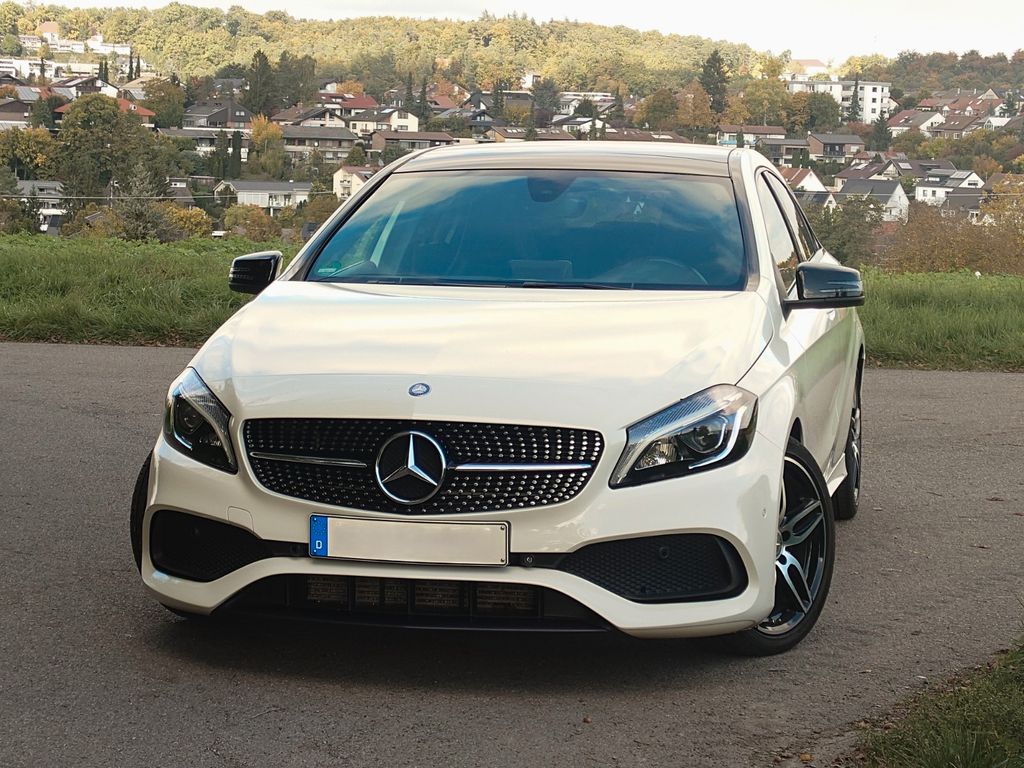 Bild des Angebotes Mercedes-Benz 200d mit AMG-Line und Nightpaket | 8fach Bereift