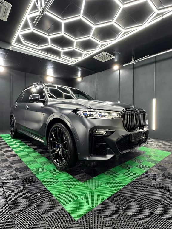 Bild des Angebotes BMW X7 M50i - Dark Shadow Edition 1/500 - Frozen