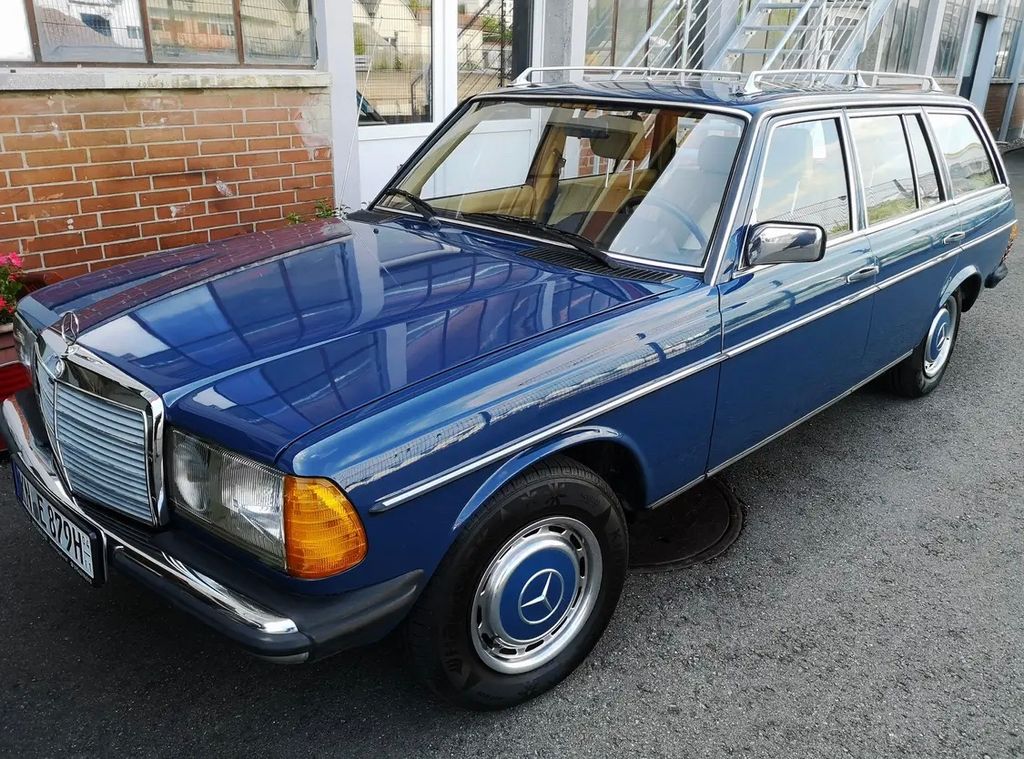 Bild des Angebotes Mercedes-Benz W123 240 TD, surfblau, 1984, H-Kz., TÜV neu