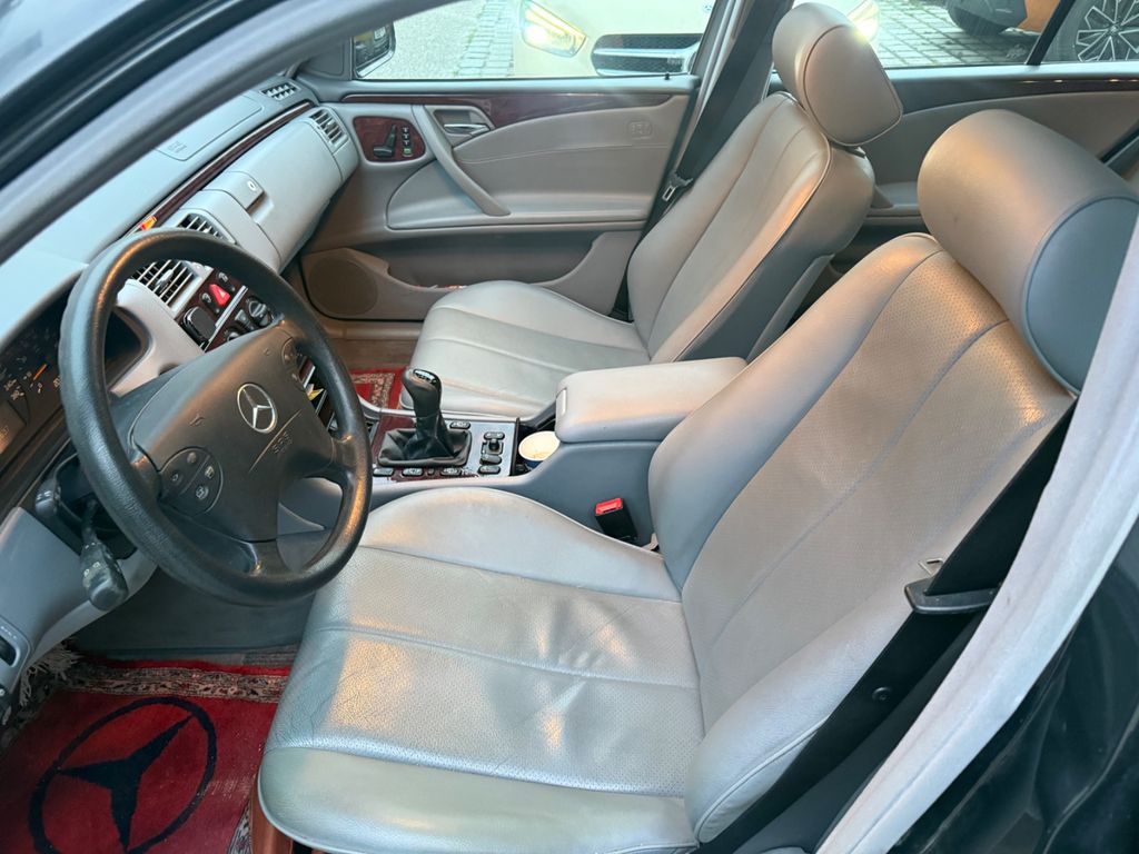 Bild des Angebotes Mercedes-Benz E 240 CLASSIC Classic