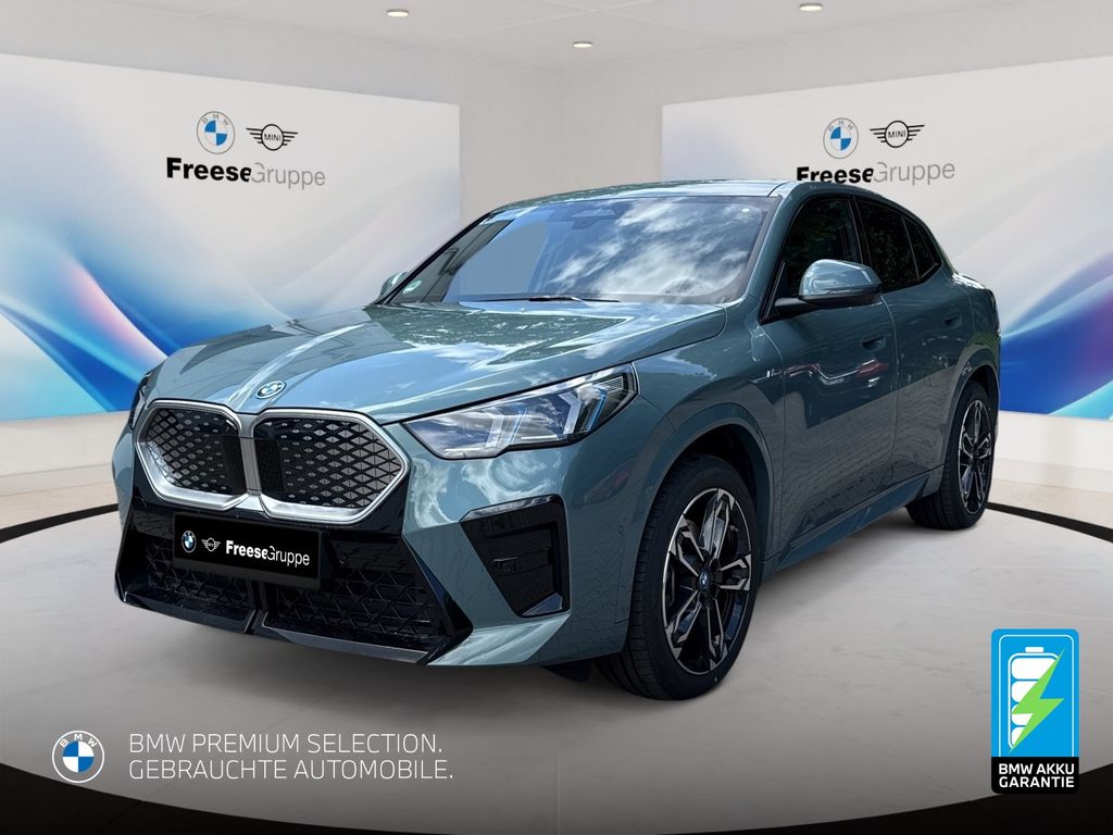 Bild des Angebotes BMW iX2 xDrive30 AHK 360° STANDHZ HEAD-UP RFK HIFI