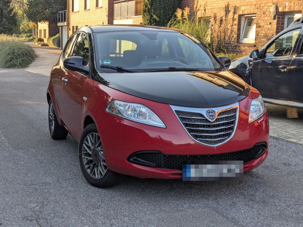 Bild des Angebotes Lancia Ypsilon 1.2 Black & Red Edition TÜV bis 2028!