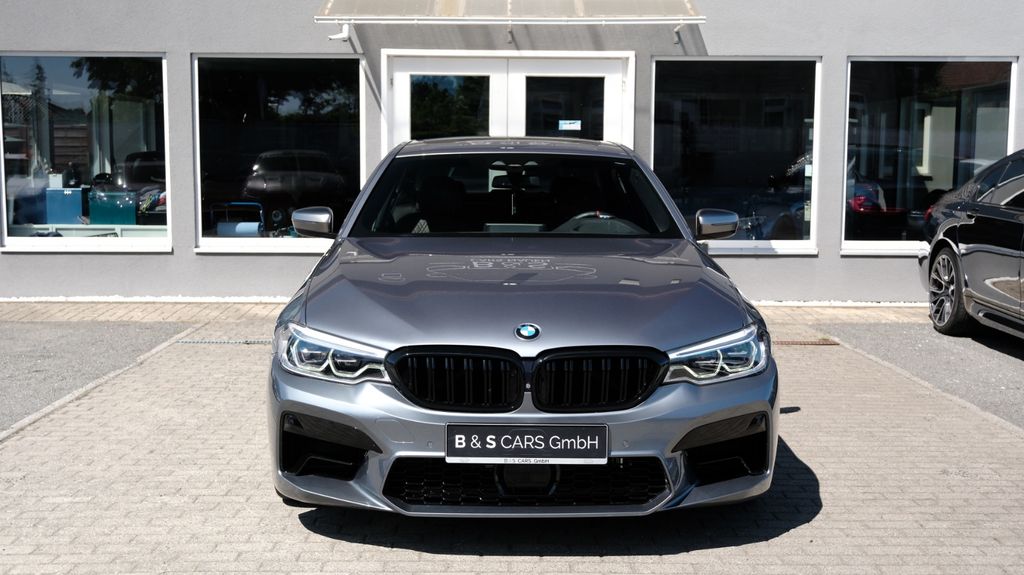Bild des Angebotes BMW M550i xDrive M.Pak M. Perf M5 Front u. Heck Carb