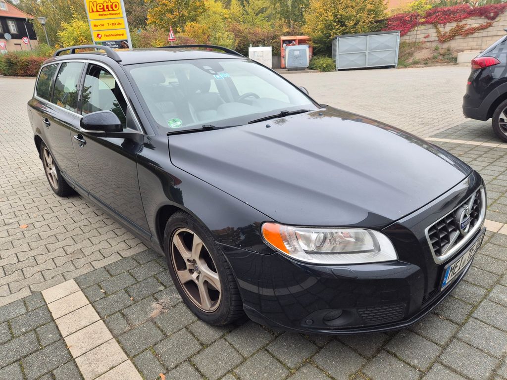 Bild des Angebotes Volvo V70 D2 Momentum, AHK, Vollleder, Xenon