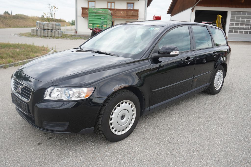 Bild des Angebotes Volvo V50 Kombi 1.6 D Xenon Sitzhzg AHK Klimaautom.