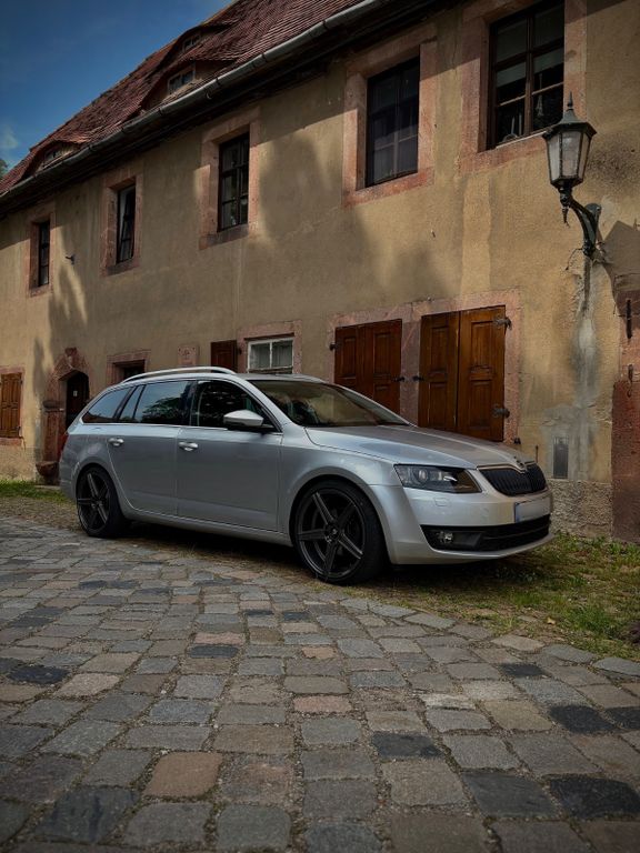 Bild des Angebotes Skoda Octavia 2.0 TDI Green tec 4x4 Elegance Combi...