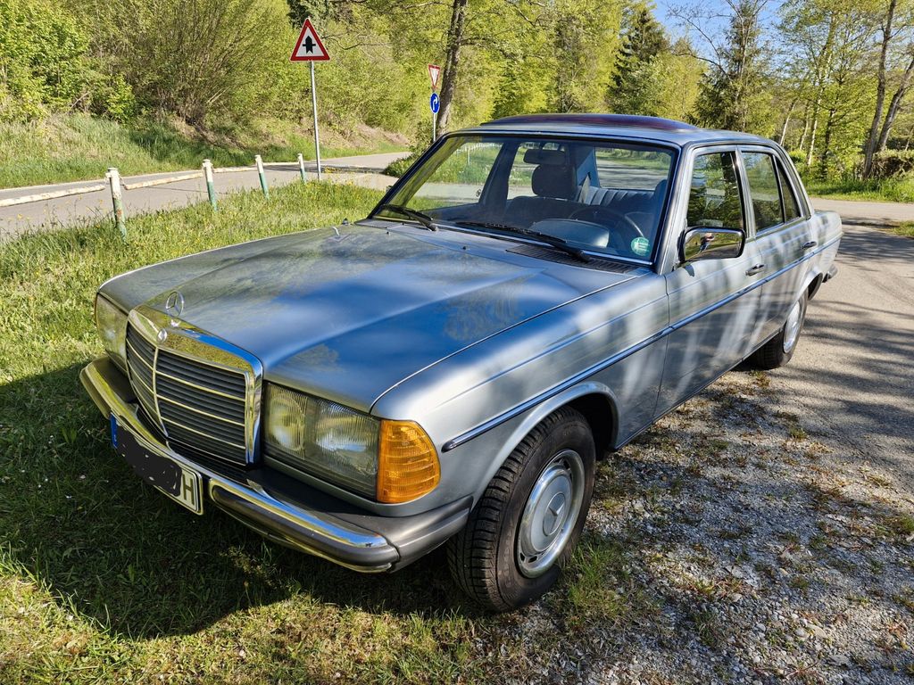 Bild des Angebotes Mercedes-Benz 240