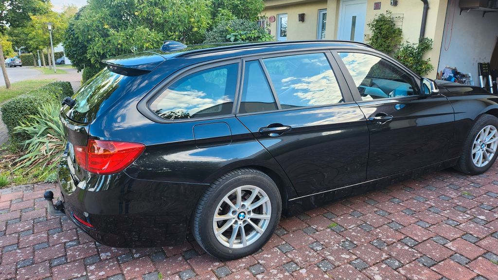 Bild des Angebotes BMW 320d xDrive Touring - Allrad viele Extras