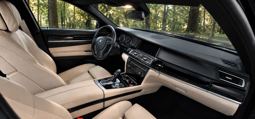 Bild des Angebotes BMW 750i (F01), 7er, Beamer, Limousine, TÜV 06/2028