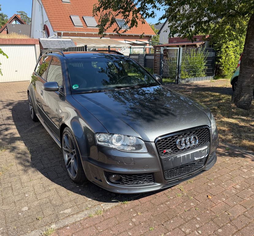 Audi RS4 4.2 quattro Avant -