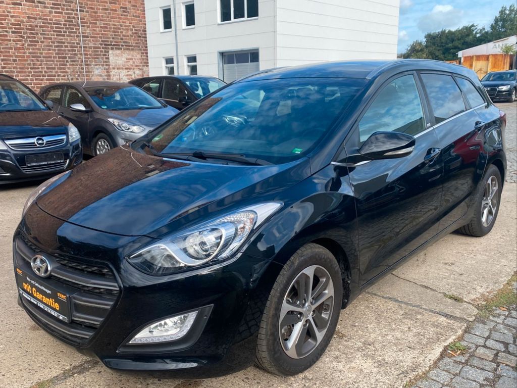 Bild des Angebotes Hyundai i30 cw blue Passion PDC+Sitzheizung+1.Hand