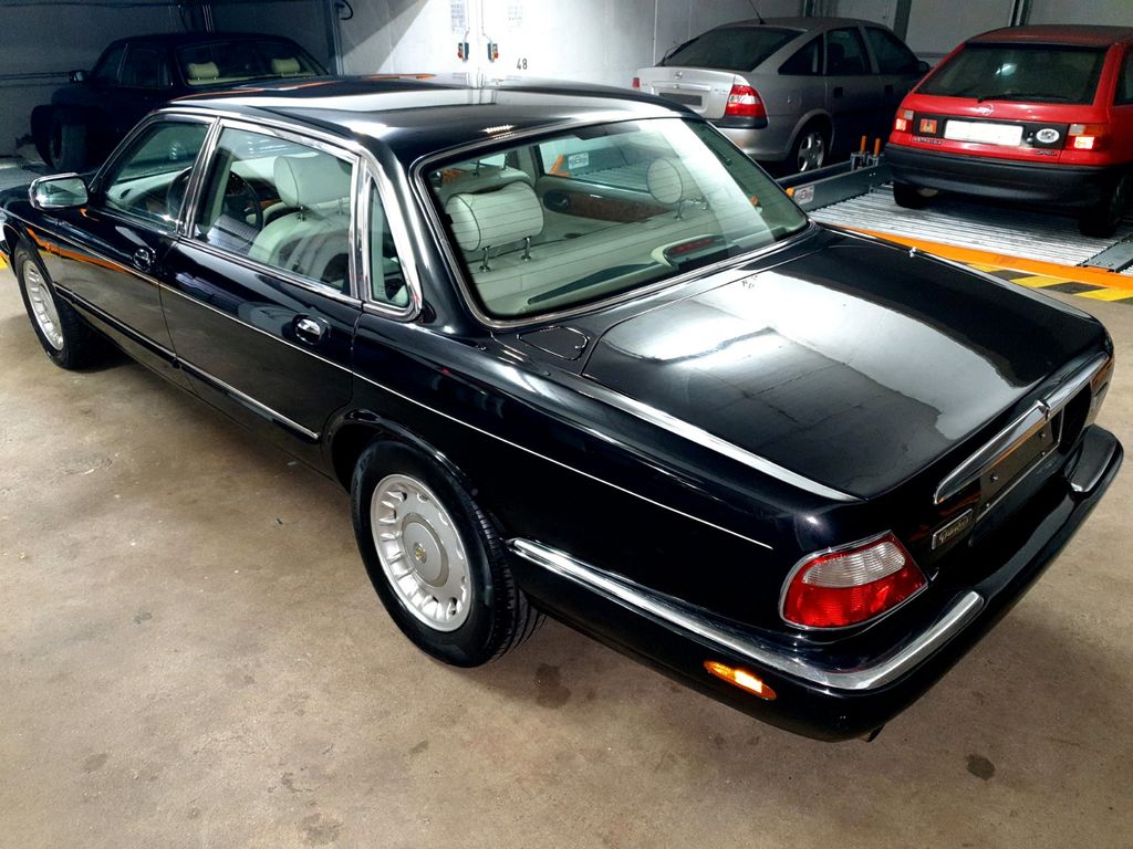 Bild des Angebotes Jaguar Daimler V8 Limousine lang *letzte Version 2002