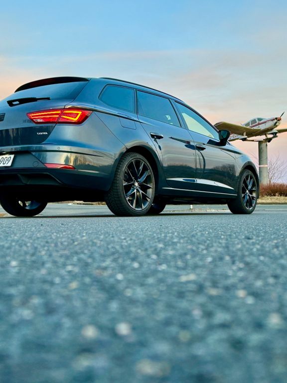 Bild des Angebotes Seat Leon 1.5 TGI FR Black Matt Edit. DSG Sportst...
