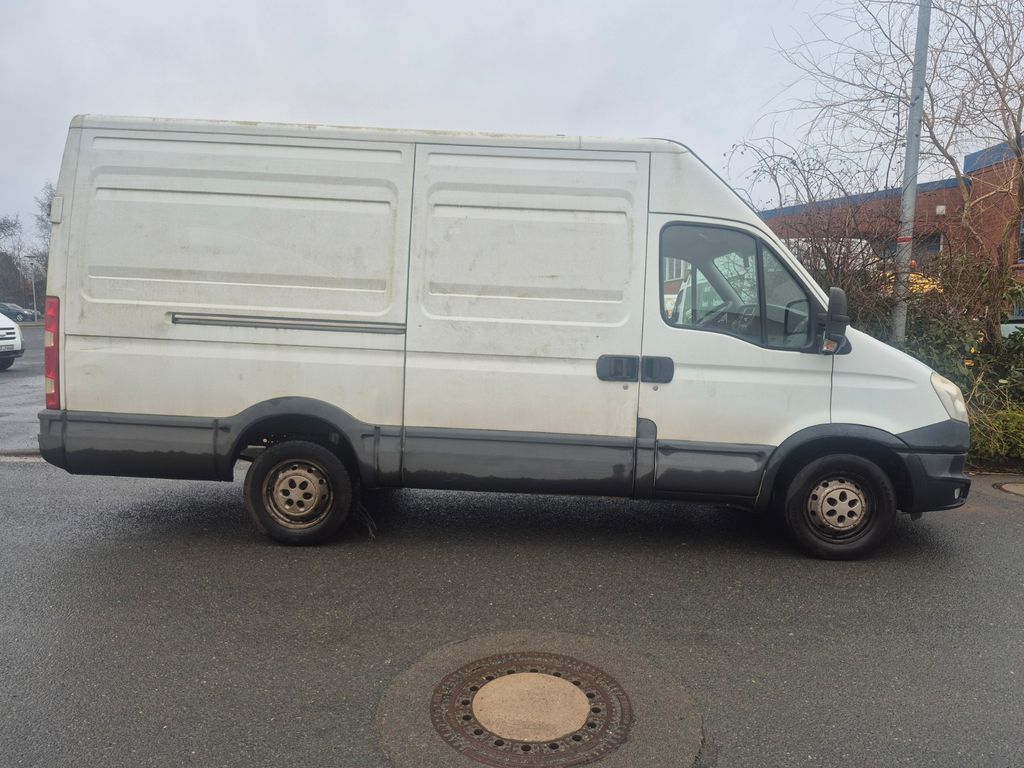Bild des Angebotes Iveco Daily Kasten HKa 35 S... Radstand 3300