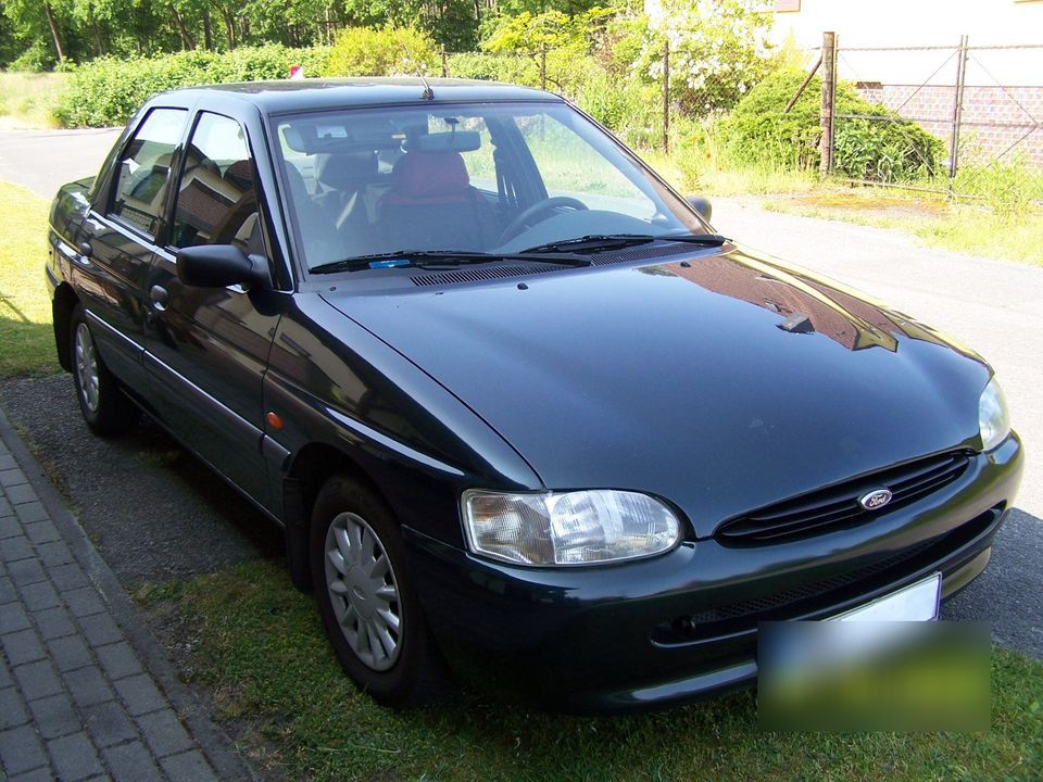 Bild des Angebotes Ford Escort 1.6 Flair 1.Hand 1996 90PS 74200Km