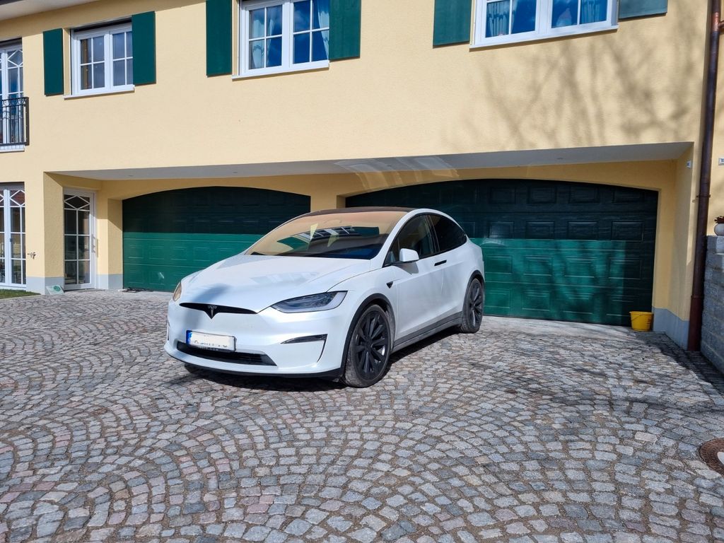 Tesla Model X Plaid
