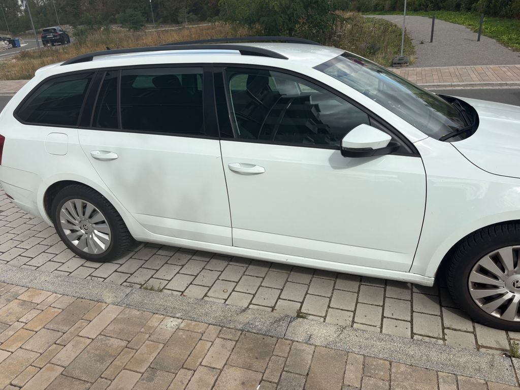 Bild des Angebotes Skoda Octavia 1.6 TDI DSG Drive Combi Drive