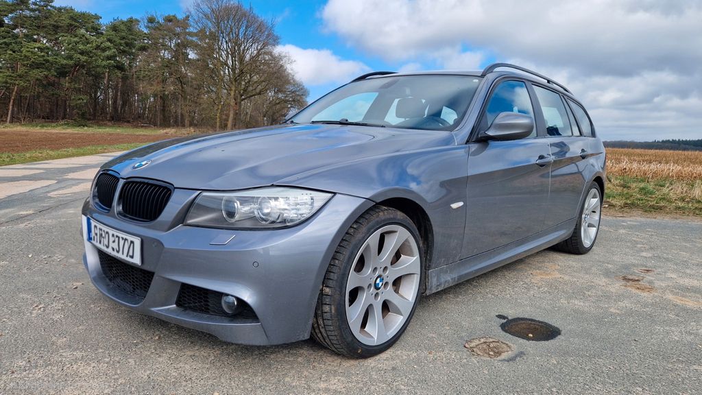 Bild des Angebotes BMW 335i xDrive Touring//M-PAKET//XENON//LEDER//NAVI