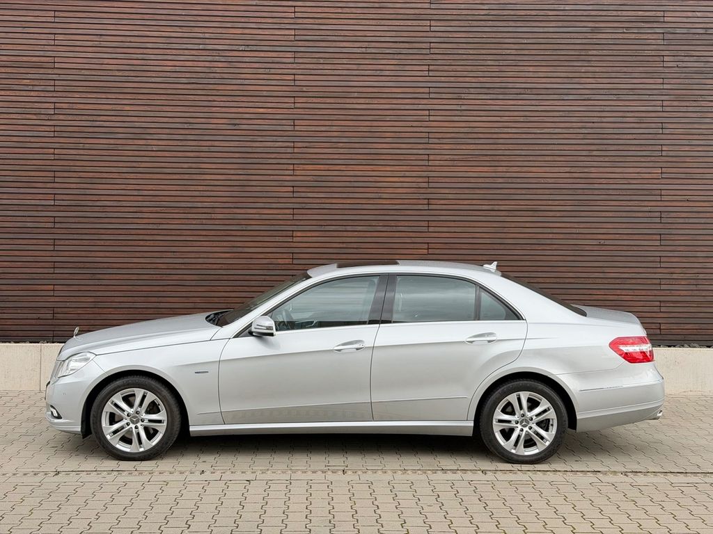 Bild des Angebotes Mercedes-Benz E 350 E Limousine / 4 Sitzer! / Wenig Kilometer