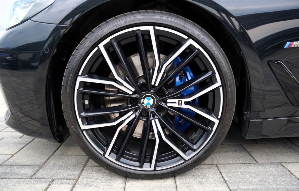 Bild des Angebotes BMW M550i xDrive Laser/Harman/SdHz/Sitzbelüftung/HUP