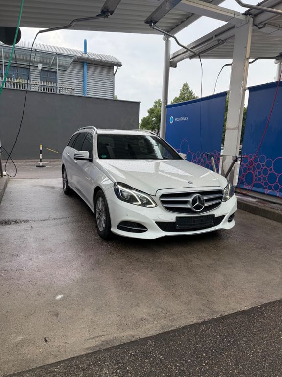 Bild des Angebotes Mercedes-Benz E 300 BlueTEC T Elegance Tüv Neu Service Neu