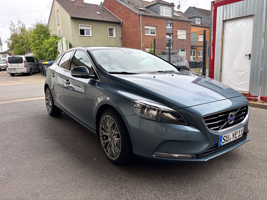 Bild des Angebotes Volvo V40 D3 Momentum nur 73.000 km !!