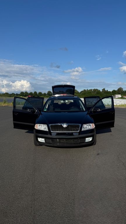 Bild des Angebotes Skoda Octavia Combi 1.6 Elegance