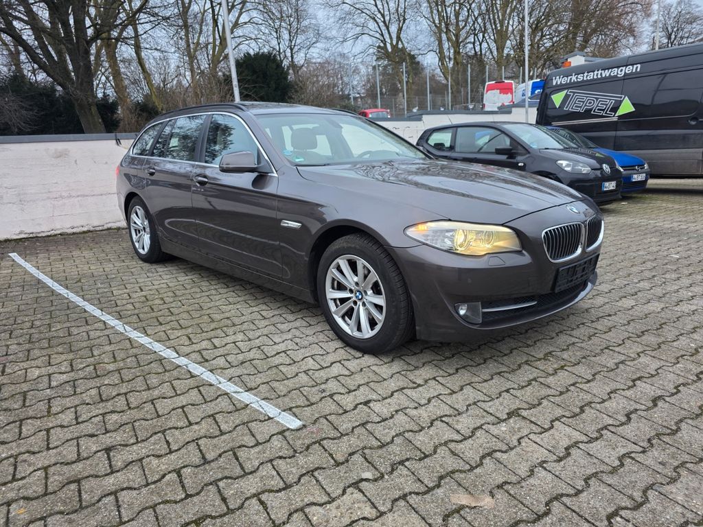 Bild des Angebotes BMW 530d  Touring dHUD*LEDER*AHK* PDC*SHZ*KEYGO*NAVI