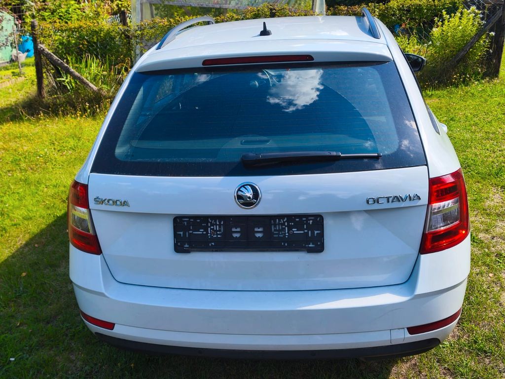 Bild des Angebotes Skoda Octavia 1.6 TDI SCR DSG Premium Edition Comb...