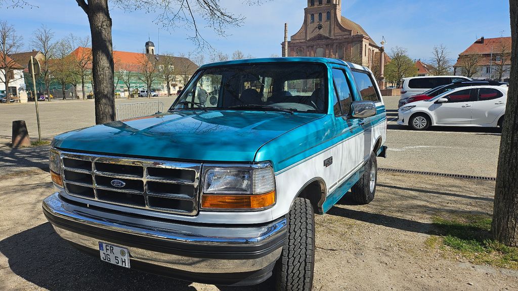 Ford Bronco XLT 1995 V8 EFI Windsor super Farbkombi