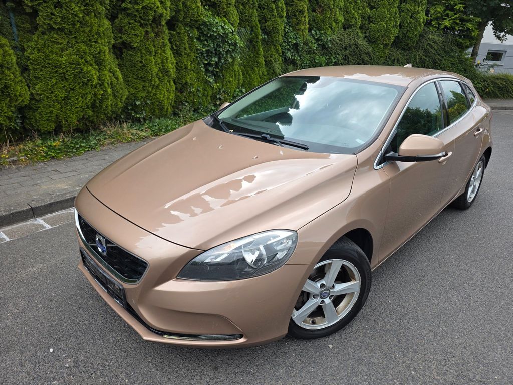 Bild des Angebotes Volvo V40 D4 Summum Navi Leder AHK Keyless