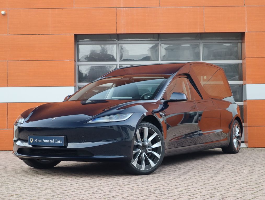 Bild des Angebotes Tesla Model 3 € 79.000 Leichenwagen Bestattungswagen