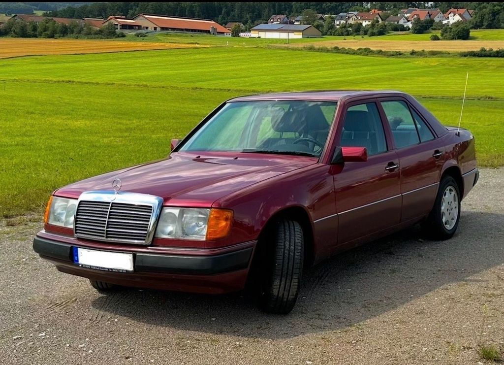 Mercedes-Benz W124 200E Oldtimer