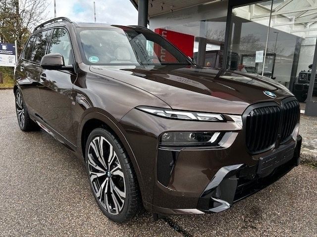 Bild des Angebotes BMW X7 xDrive40d/SPECIAL PAINT MACADAMIA/FULL-FULL!