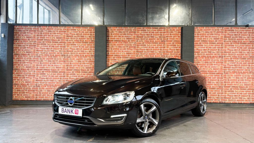 Bild des Angebotes Volvo V60 D6 TWIN ENGINE Plug-in-Hybrid Summum LEDER*