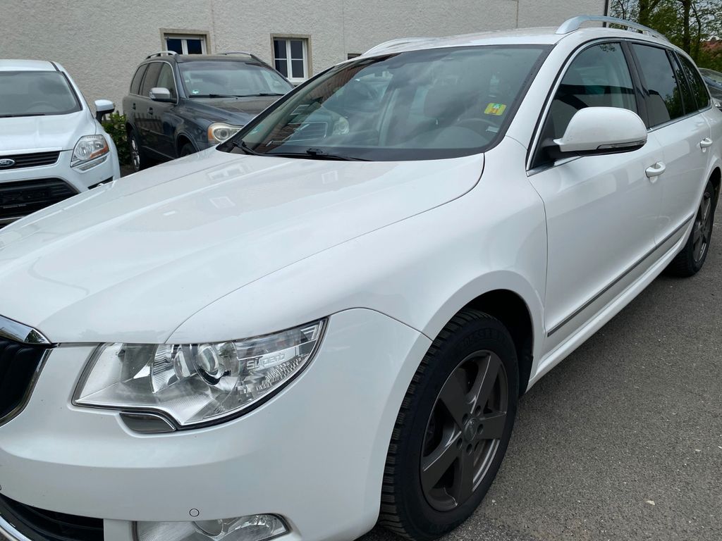 Bild des Angebotes Skoda Superb Combi AUTOMATIK LEDER NAVI KLIMA TÜV07.27