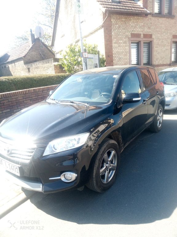 Toyota RAV 4 2,2-l-D-4D 4x2 Travel Travel