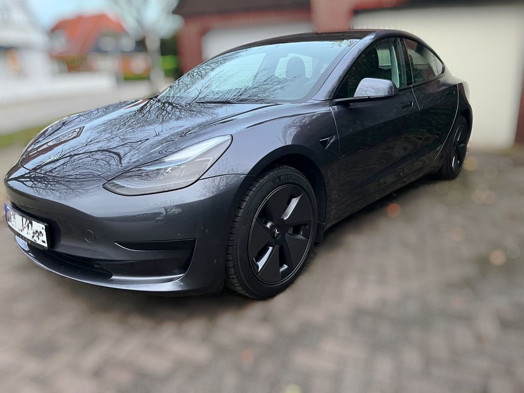 Bild des Angebotes Tesla Model 3 LFP | EZ 12/2022 | 1. Hand | Zubehör