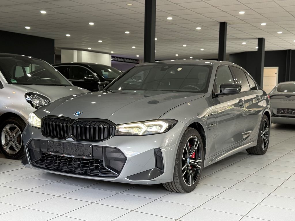Bild des Angebotes BMW 330e Limo*M-PAKET*HEADUP*KEYLESS*HIFI*AMBIENTE*