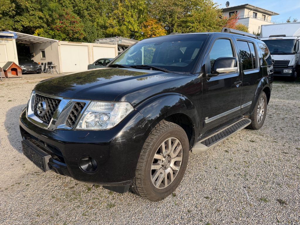 Nissan Pathfinder 3.0 V6 dCi Platinum 7-Sitze AHK KAM