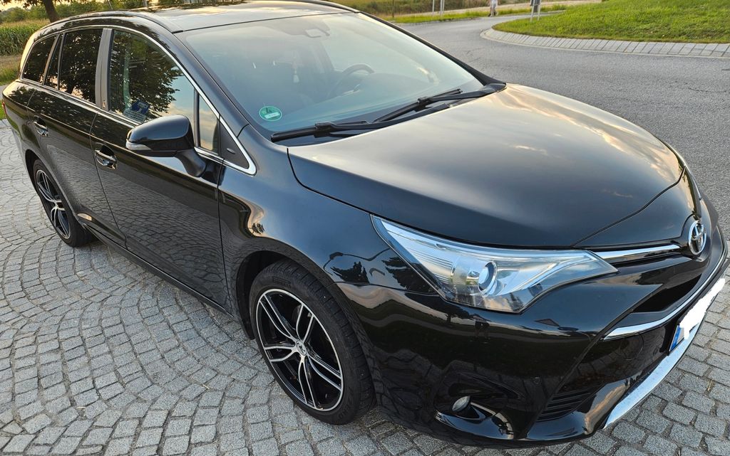 Toyota Avensis 1,8-l-Valvem. Team D T. Sports Team ...