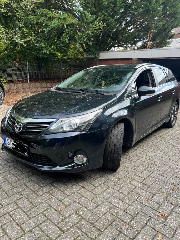 Bild des Angebotes Toyota Avensis Combi 2,2 Liter Automatik Comfort