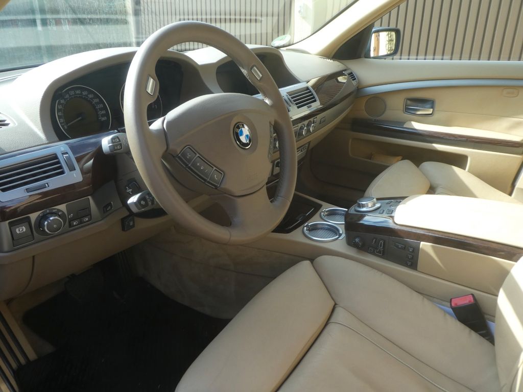 Bild des Angebotes BMW 740i - LPG & Benzin - Top-Ausstattung - viel NEU