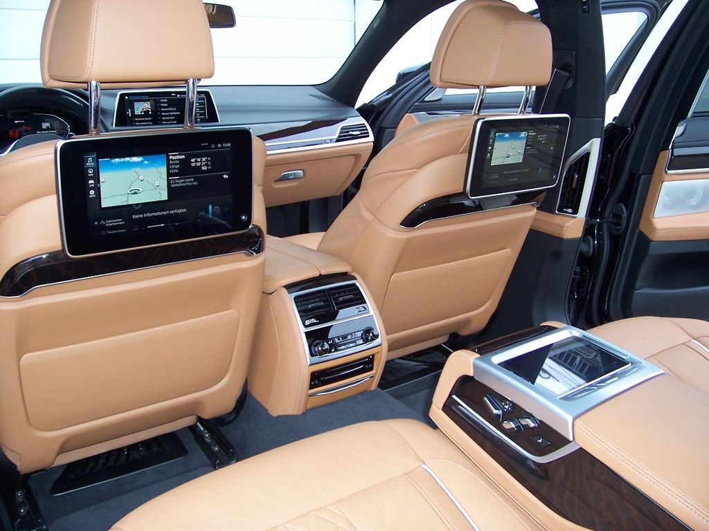 Bild des Angebotes BMW 745Le xDrive M Sportpaket 3xTV/B&W/SkyPano/Laser